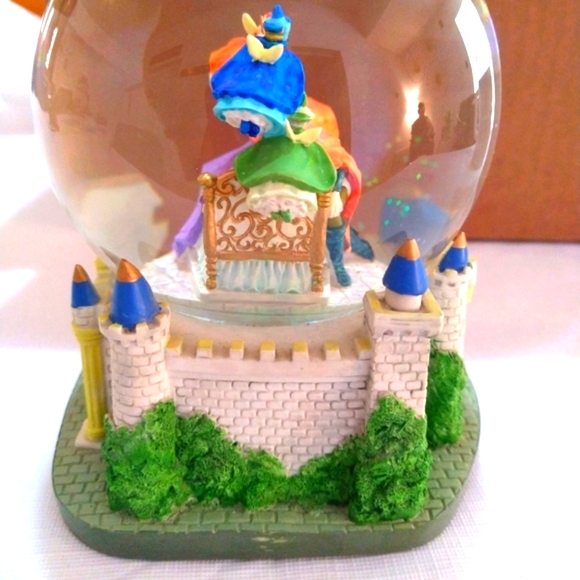Vintage Sleeping Beauty Disney Musical Snowglobe - Picture 8 of 11